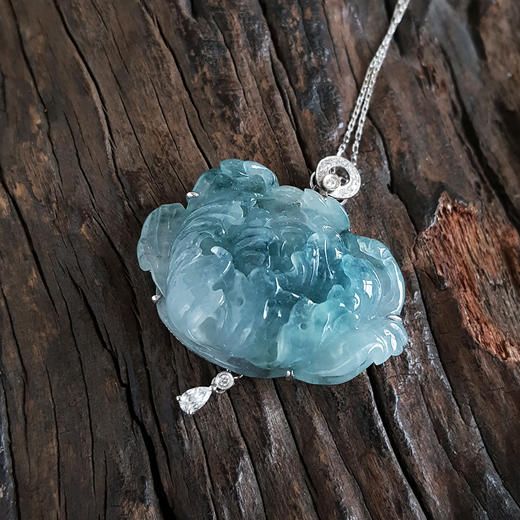 【天然正品】AU750白金镶钻镶天然糯冰种飘蓝花牡丹花造型翡翠吊坠项链220824NJM26 现售价：3280 商品图4