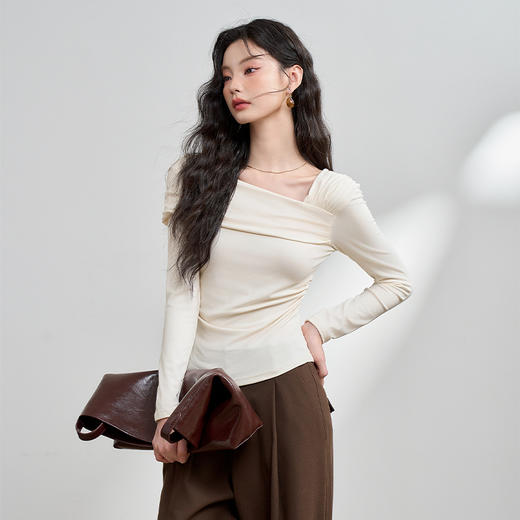 西遇法式温柔气质斜肩长袖T恤女新款薄款初秋穿搭高级感上衣M0043156 商品图0