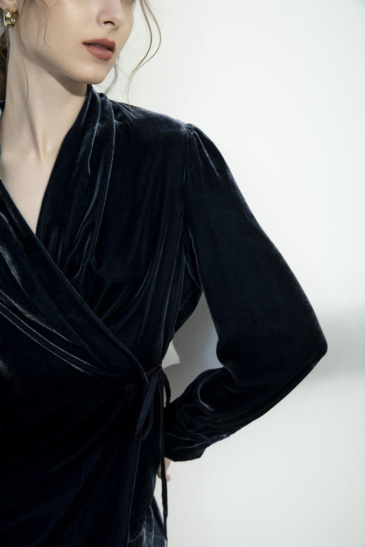 CARA BLUE 丝绒短款上衣 商品图2