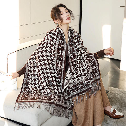 韩版气质秋冬新款围巾 黑白千鸟格围巾女 加厚保暖 字母长流苏仿羊绒披肩围脖 商品图3