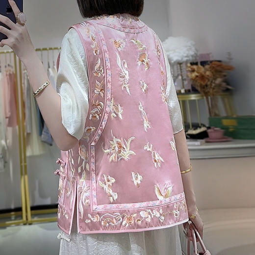 KDS-2549秋季国风醋酸重工刺绣马甲复古斜襟盘扣马夹 商品图4