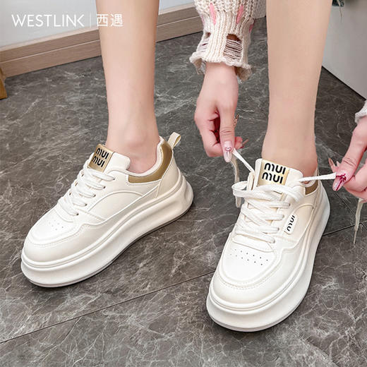 【限时秒杀】西遇厚底小白鞋女新款早春低帮百搭增高休闲鞋配裙子白色板鞋D0047974 商品图2