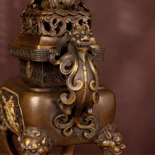吉祥古法香炉 带座螭龙耳双狮戏球熏炉 商品图3