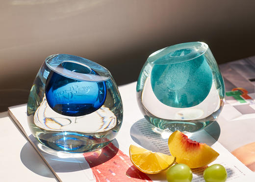 北欧高级感斜口彩色琉璃厚重迷你玻璃花瓶居家桌面水培单支小口瓶 商品图9