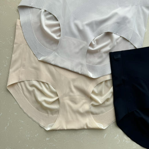 吐血巨推--收腹提臀裸感无痕透气内裤【涉及卫生不退换】 商品图8