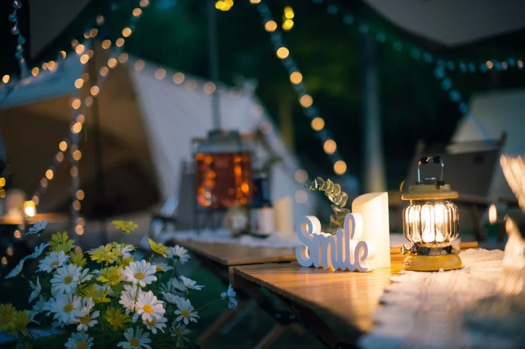 「萤火虫营地」开业大福利！购单人套餐送广富林场馆门票，轻奢露营烧烤+音乐派对，快乐BUFF直接叠满，乐享户外好“食”光~