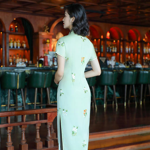 OY-24261中国风优雅气质旗袍夏季2024新款年轻款缎面刺绣日常改良款24261 商品图3