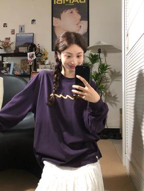 这件显白又高级的茄紫色T恤太适合秋冬了~🍆