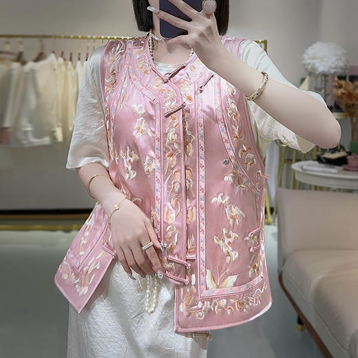 KDS-2549秋季国风醋酸重工刺绣马甲复古斜襟盘扣马夹 商品图3