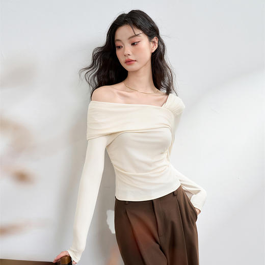 西遇法式温柔气质斜肩长袖T恤女新款薄款初秋穿搭高级感上衣M0043156 商品图2