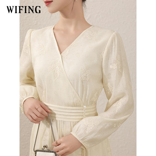 杏色天丝刺绣连衣裙春季新款女装新中式国风显瘦裙子 商品图3