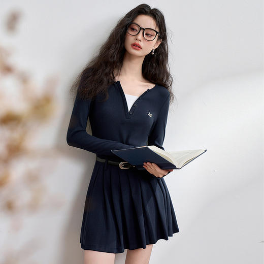 西遇长袖假两件连衣裙女新款V领宝蓝MIU系学院风百褶裙D3542557 商品图3
