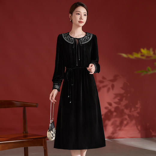 QS-82498308秋冬新款重工刺绣云肩真丝丝绒连衣裙女桑蚕丝修身长袖小黑裙8308 商品图2