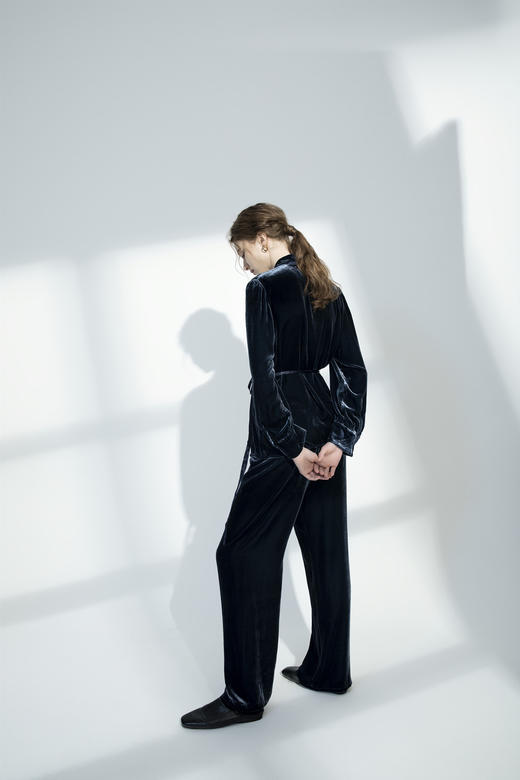 CARA BLUE 丝绒短款上衣 商品图1