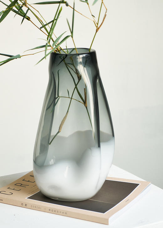 轻奢风简约小口大肚子水滴花瓶上烟灰下白渐变台面花瓶室内装饰品 商品图3