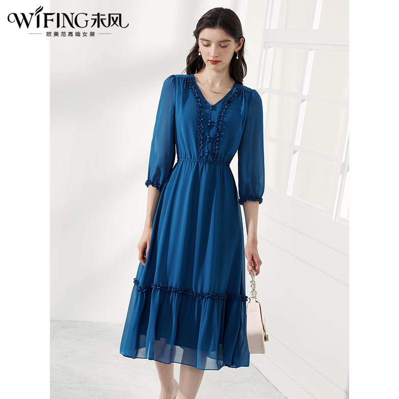 未风克莱因蓝V领连衣裙女秋2024年秋季新款女装气质收腰长款裙子