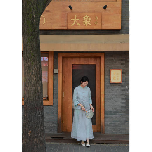 【2025门店同款】高定套装（21705107-素采+21706109B-素采） 商品图2