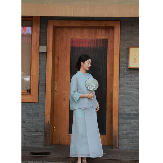 【2025门店同款】高定套装（21705107-素采+21706109B-素采） 商品图1