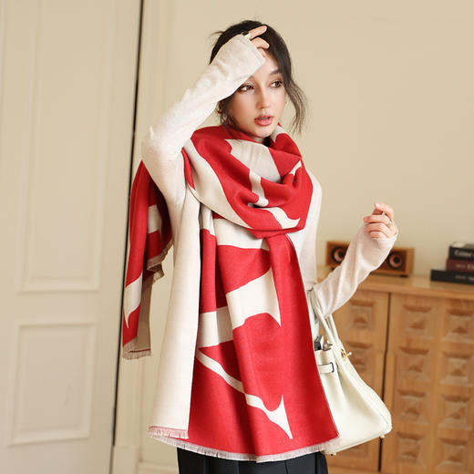 2024年款秋冬季百搭围巾 拼色双面格子款 仿羊绒围巾 毛毯两用保暖围脖披肩女 商品图3