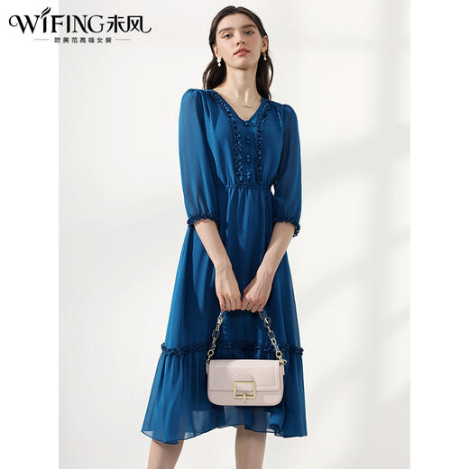 未风克莱因蓝V领连衣裙女秋2024年秋季新款女装气质收腰长款裙子 商品图3