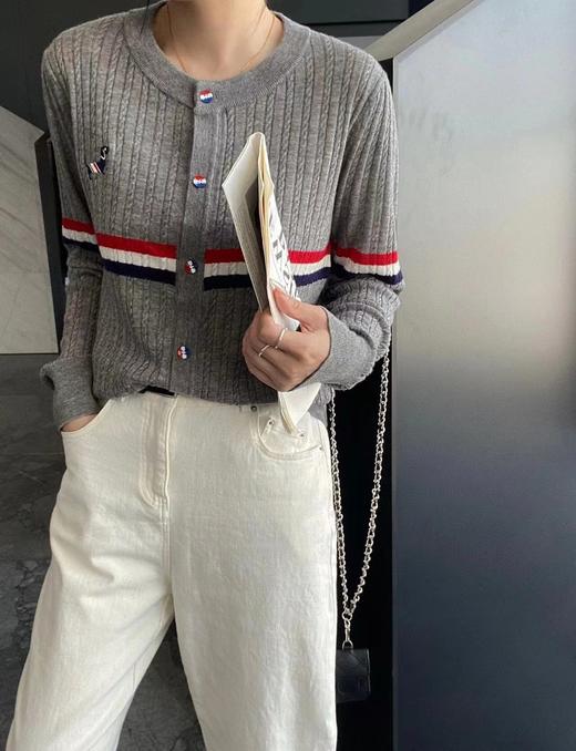 鲁现 【TB风】彩色纽扣刺绣小狗  麻花针织开衫 商品图11