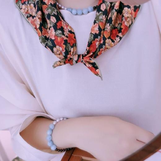 【甄珠贝·花卉系列】53*53cm复古枫叶丝巾和【秘境蝶生】淡水珍珠枫叶胸花礼盒套装 商品图6