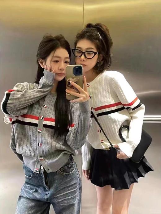 鲁现 【TB风】彩色纽扣刺绣小狗  麻花针织开衫 商品图1