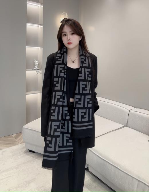 芬迪  2023专柜新色！字母提花长巾（CB） 商品图3