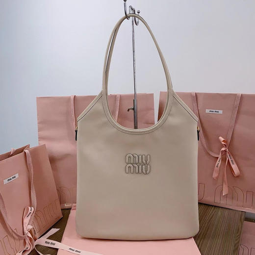 MIU MIU缪缪-伊势丹限定款腋下包 Isetan Popup 推出的限定版，“ivy miu”系列（HH） 商品图1