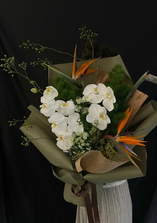 蝴蝶兰高级混搭花束 商品图0