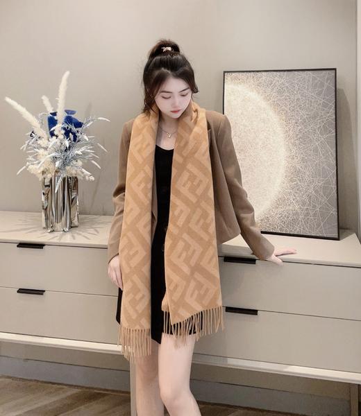 芬迪  《大F羊绒披肩 》 系列（CB） 商品图4