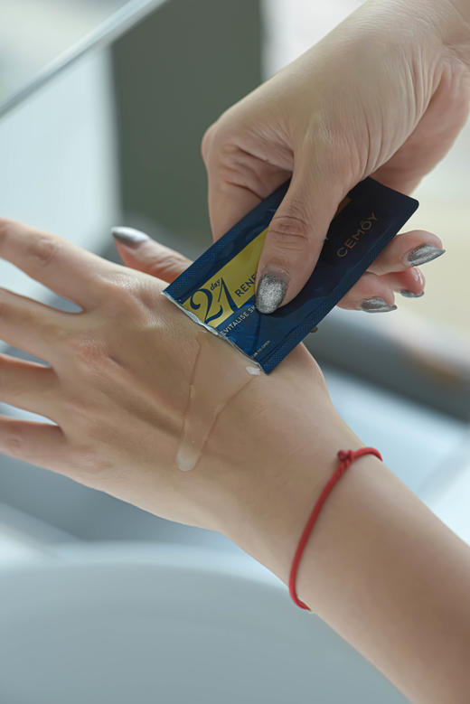 【史前特价89元抢】滋润紧致早晚精华！澳洲CEMOY21天极光晚安精华水液2ml*21包-泓新仓发 商品图4