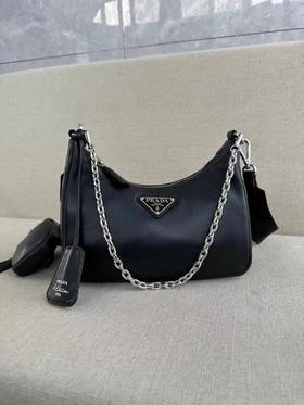 Prada Re-Edition 软羊革单肩包 QG
