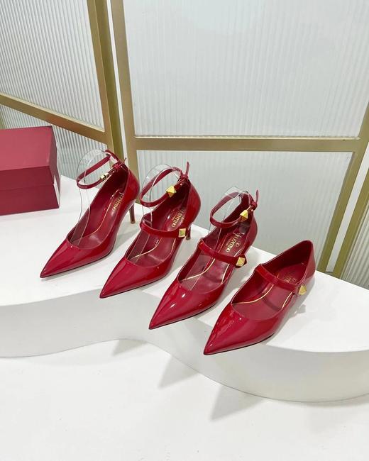 VT|新款铆钉尖头单鞋一字带高跟鞋（HC） 商品图1