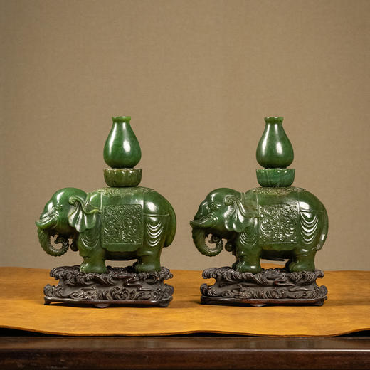 清 碧玉雕太平有象摆件及红木座（一对） 商品图0