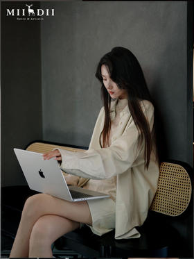 洗去浮华的清爽简约，更能展示睿智的女性魅力