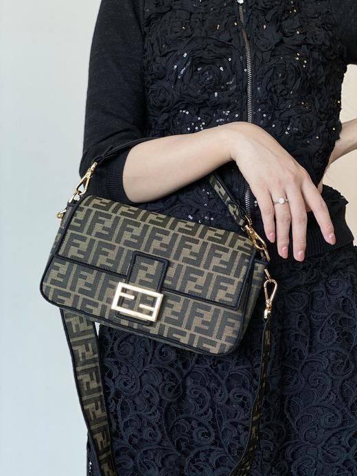 芬迪中号Baguett老花刺绣法棍（CB） 商品图7