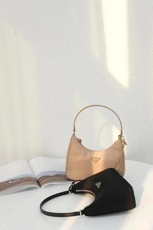 普拉D PRADA |Re-Edition 2000 尼龙手袋 黑色/豆沙 （CB） 商品图6