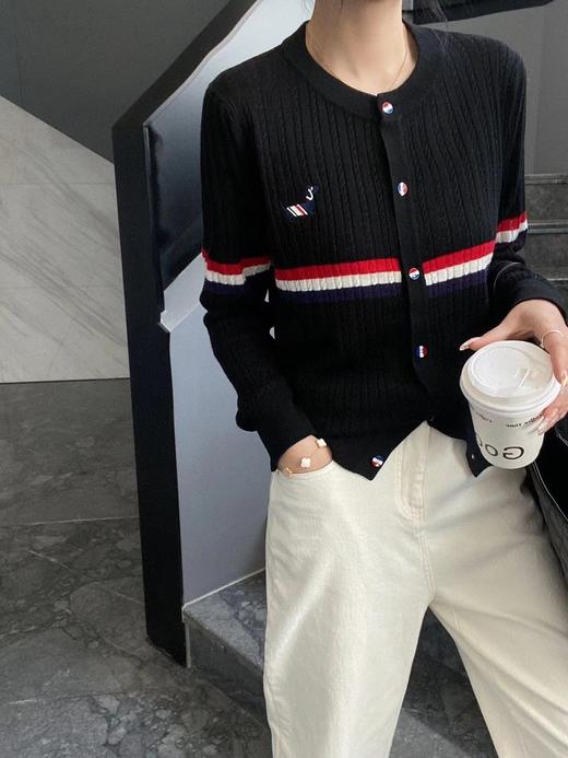 鲁现 【TB风】彩色纽扣刺绣小狗  麻花针织开衫 商品图8