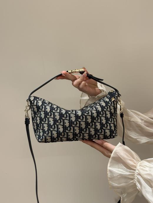 迪家DIOR，Travel Nomad系列 拉链开合Oblique老花刺绣满印 刺绣 手拿包 女款（CB） 商品图1