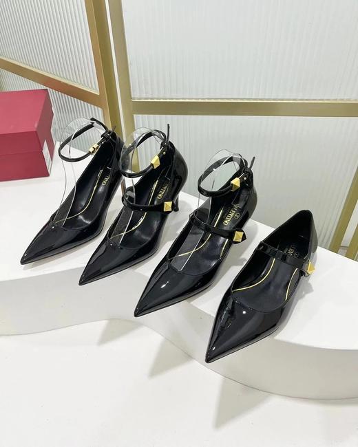VT|新款铆钉尖头单鞋一字带高跟鞋（HC） 商品图0