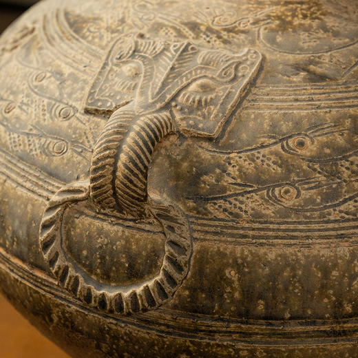 清 陶釉铺首耳鱼纹赏瓶 商品图3