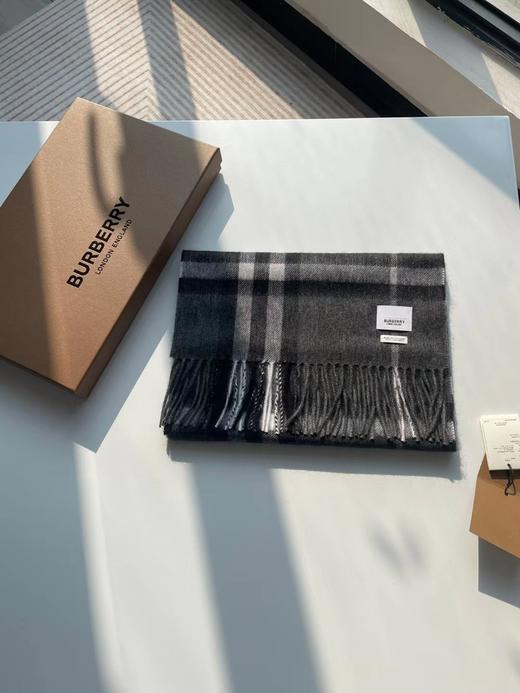 burberry巴宝莉 格纹羊绒 围巾  水波纹格子（CB） 商品图10