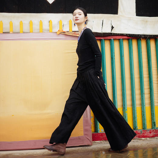 绽放旅行女装552朵/早秋多色v领半开襟简约轻薄百搭紧身套头毛衫 商品图2