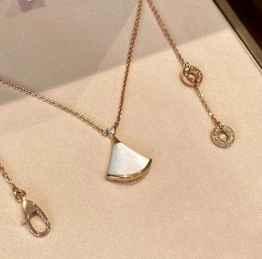 宝*丽bv小裙子 扇子项链（BM） 商品图0