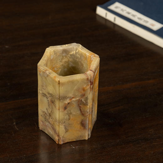 清 青田石雕山水人物六角笔筒 商品图1