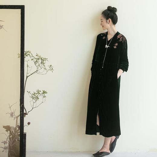 牧衣游原创丝绒手工刺绣连衣裙 限量福利款 暮雪【不支持会员折】 商品图2