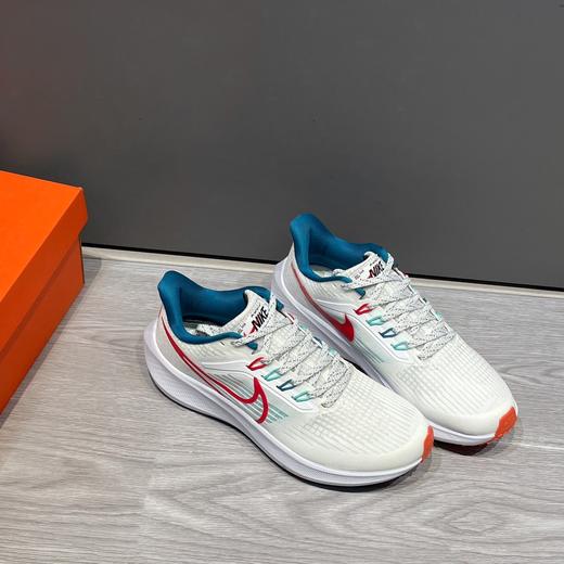 点此购买 耐克Air Zoom Pegasus 飞马39代男女款全掌气垫运动鞋 98 296275 商品图4