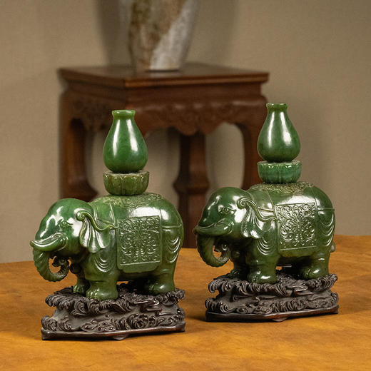 清 碧玉雕太平有象摆件及红木座（一对） 商品图4