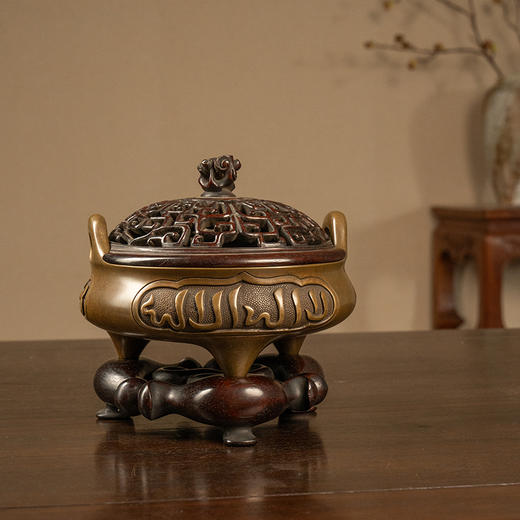 清 铜冲耳三足香炉（红木盖座） 商品图4